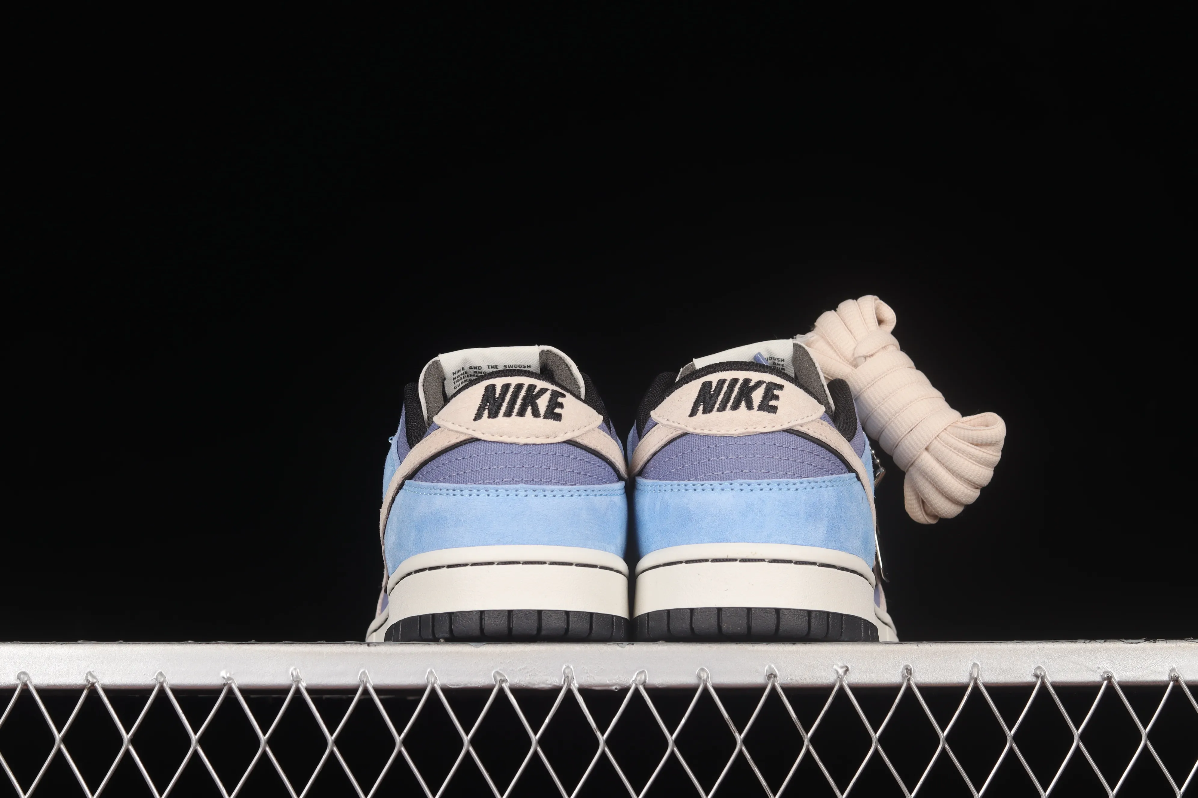 All Categories Nk SB Dunk Series Nk SB Dunk Low Low-top sneakers Otomo Katsuhiro x Nk SB Dunk Low "Steamboy OST" Otomo Katsuhiro co-branded SB low-top sports and leisure sneakers LF0039-014